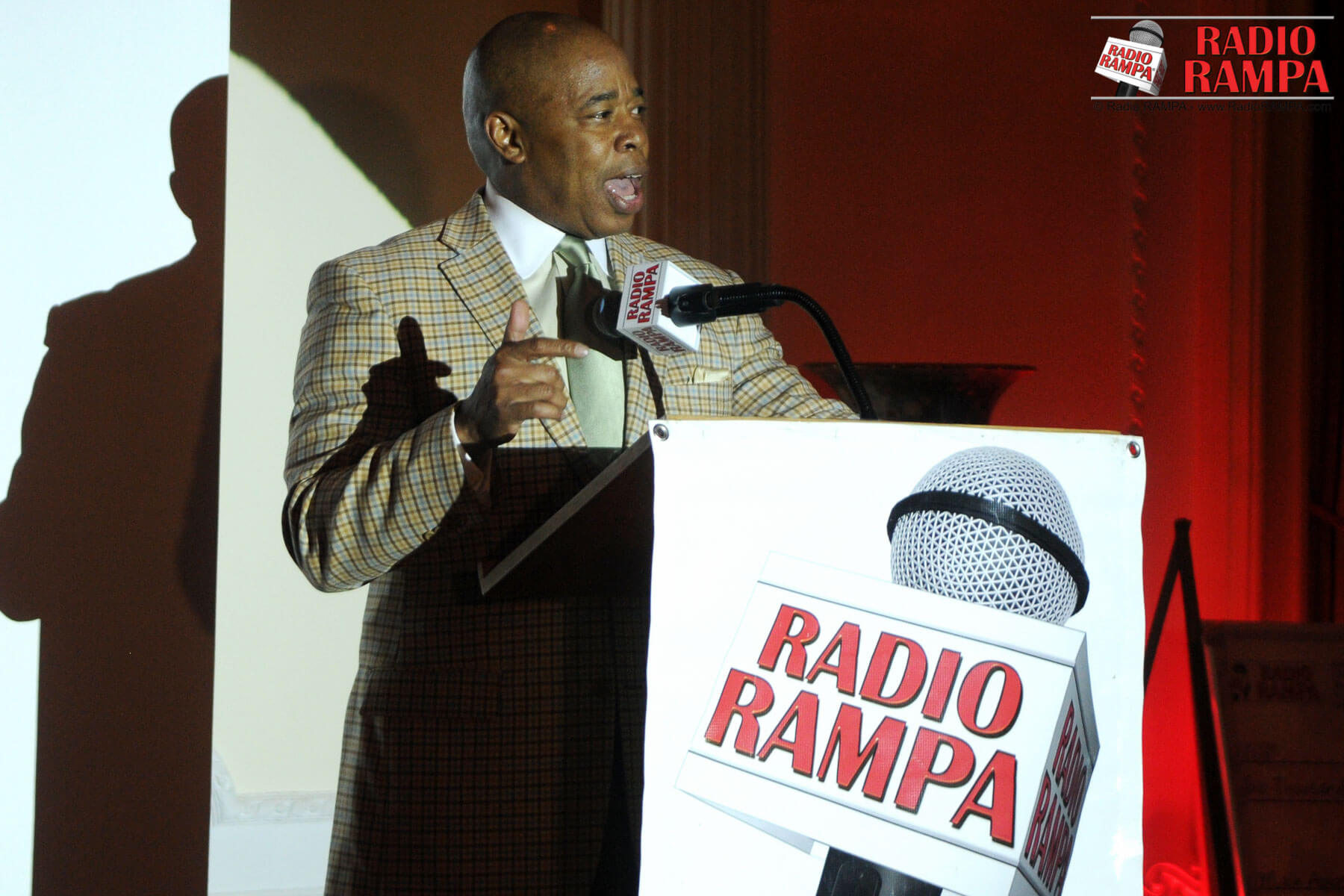 Eric Adams, prezydent dzielnicy Brooklyn, na Balu Radio RAMPA