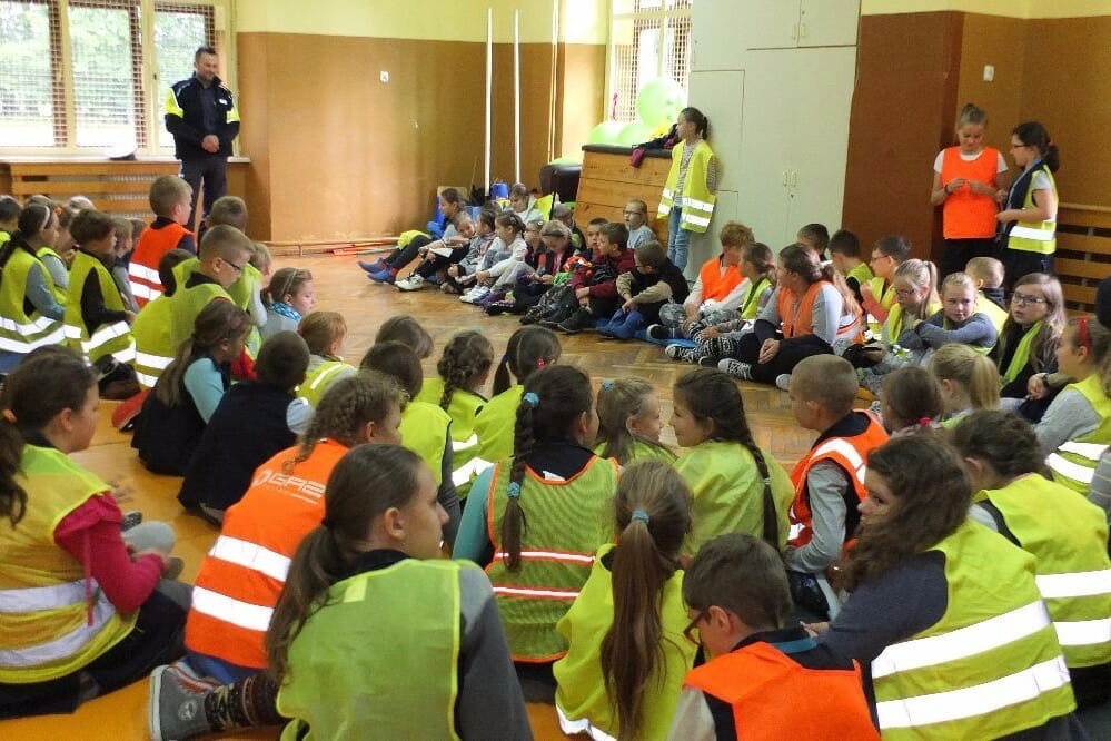 Szkoła, która świeci przykładem – podstawówka im. Artura Grottgera w Porębie Wielkiej dba o bezpieczeństwo swoje i innych!