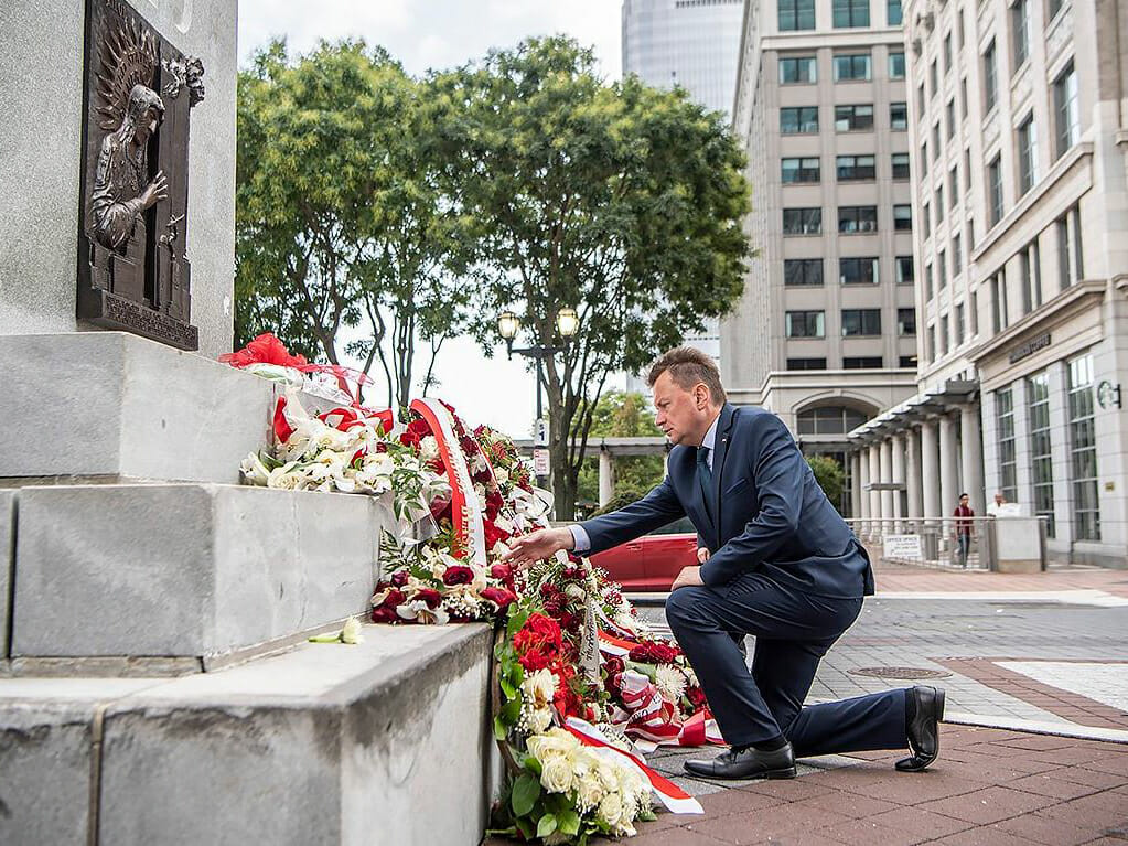 Minister Obrony Narodowej złożył wieniec pod Pomnikiem Katyńskim w Jersey City