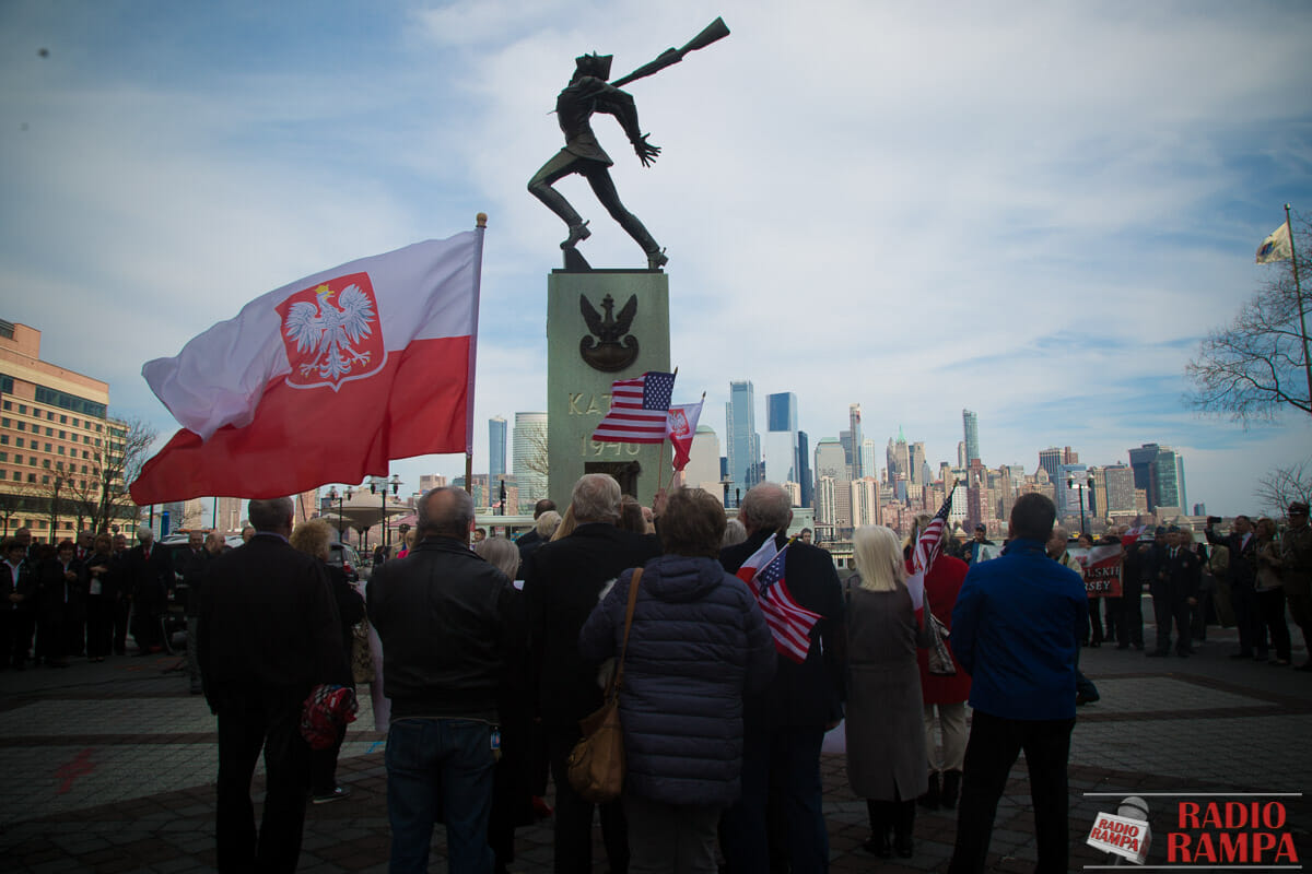 Podzielona Polonia razem pod Pomnikiem Katyńskim