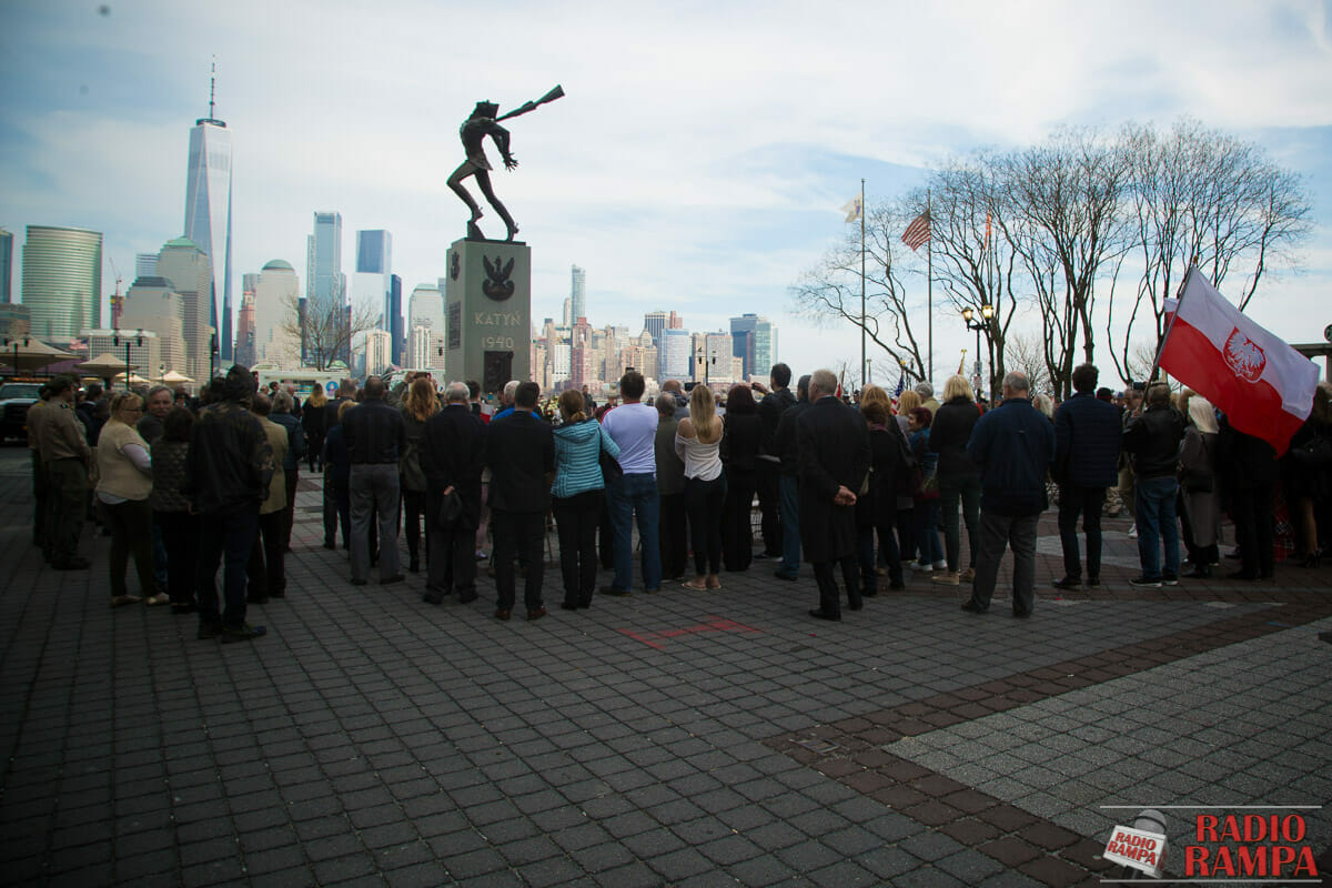Razem oddali hołd ofiarom Katynia pod Pomnikiem Katyńskim w Jersey City - czy dojdzie do pojednania?