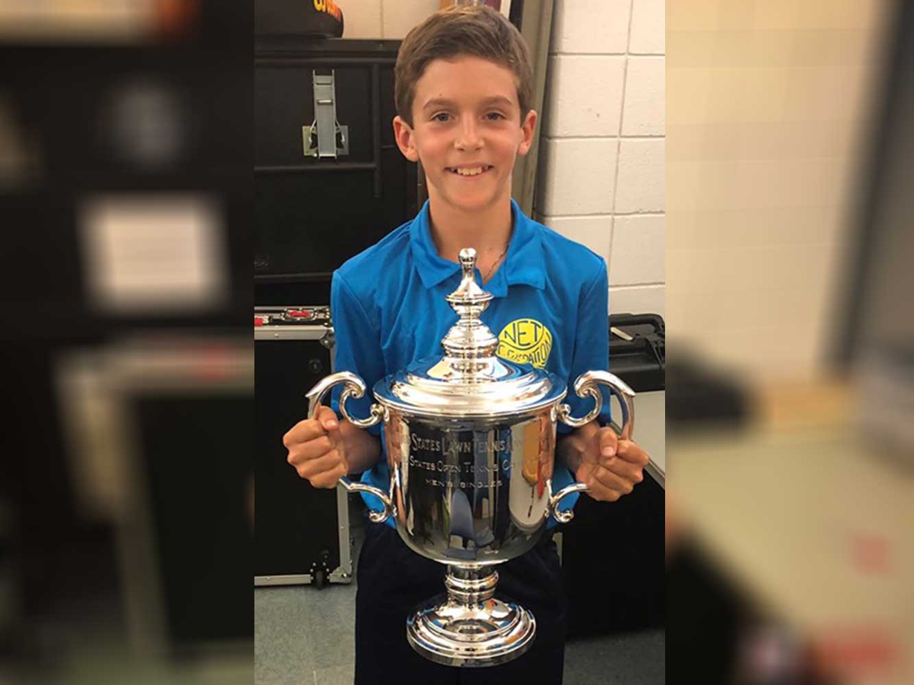 Młody Polak, utytułowany tenisista, wręczał puchar zwycięzcy US Open