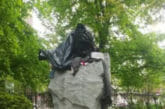 Pomnik Księdza Popiełuszki na Greenpoincie zdewastowany