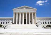 Sąd Najwyższy w USA obalił federalne prawo do aborcji