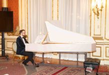 Koncert charytatywny na rzecz Ukrainy w wykonaniu Stanisława Łopuszyńskiego