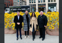 333 słoneczniki w centrum Manhattanu w akcie solidarności z Ukrainą