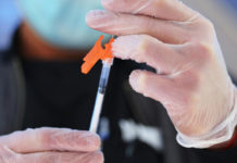 NYC: nakaz szczepień przeciwko COVID-19 dla pracowników miejskich ZNIESIONY