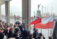 Polonia uczciła 83. rocznicę zbrodni katyńskiej pod pomnikiem w Jersey City