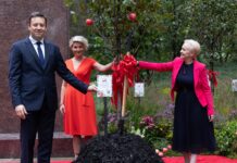 Setki jabłoni posadzono w NYC jako symbol Polski i zasłużonych dla Polski i USA