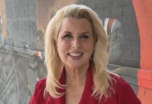 Rita Cosby zachęca Polonię do rejestrowania się do wyborów!