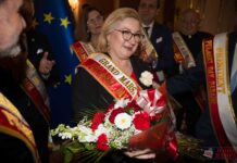 Relacja wideo – dr Iwona Korga pasowana na Głównego Marszałka Parady Pułaskiego 2026