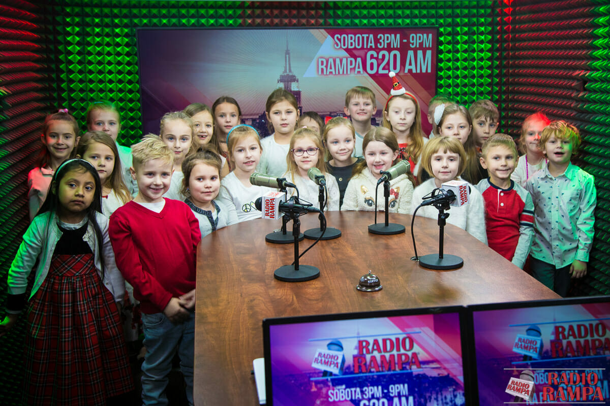 Kolędnicy z Polsko-Amerykańskiego Programu w PS 34 w Radio RAMPA!